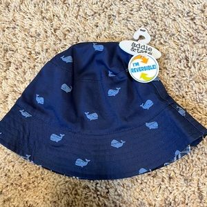 BNWT Addie & Tate reversible infant bucket hat with whale/plaid designs